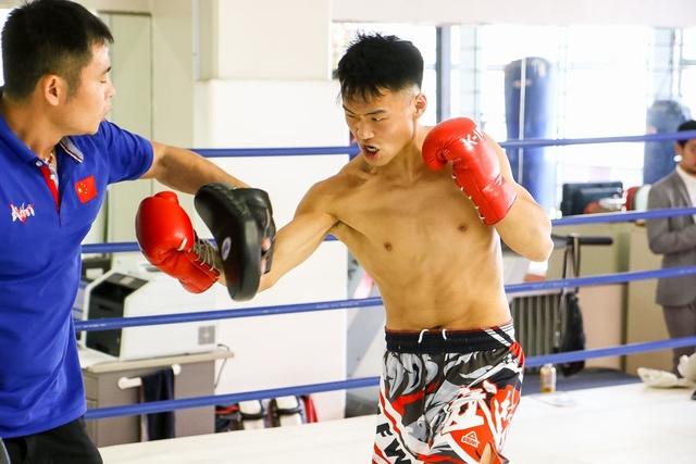 刚刚,中国4:3复仇日本,武林风小将一拳ko日本王者_朱帅