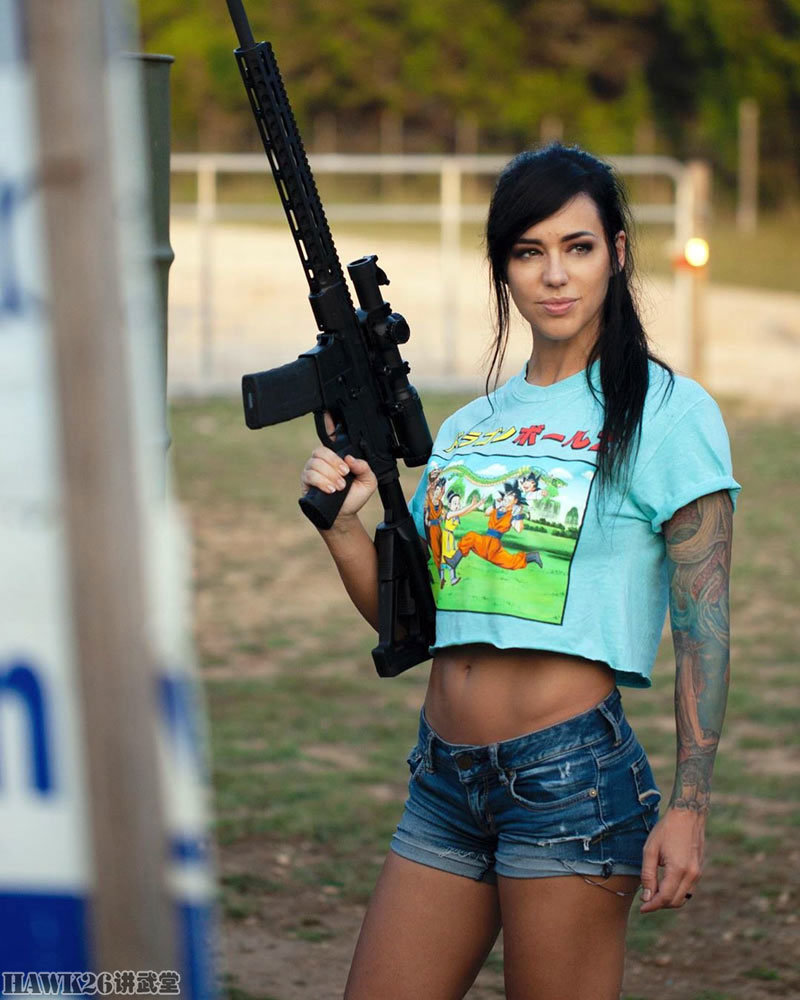 原创另类美女演员alex zedra 当健身狂人爱上了战术射击