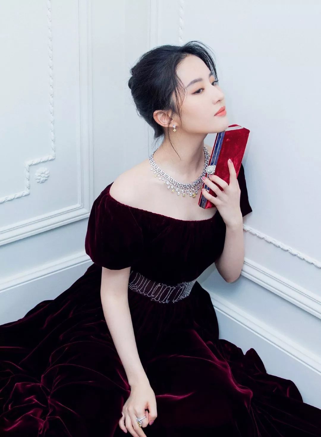 宝格丽_宝格丽Bridal新款系列展在上海揭幕 刘亦菲优雅亮相 见证意式浪漫|腕表之家-珠宝