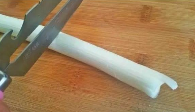                    管它咳嗽再猛再狠，这碗水下肚，3分钟立断咳除根！家长们快收好