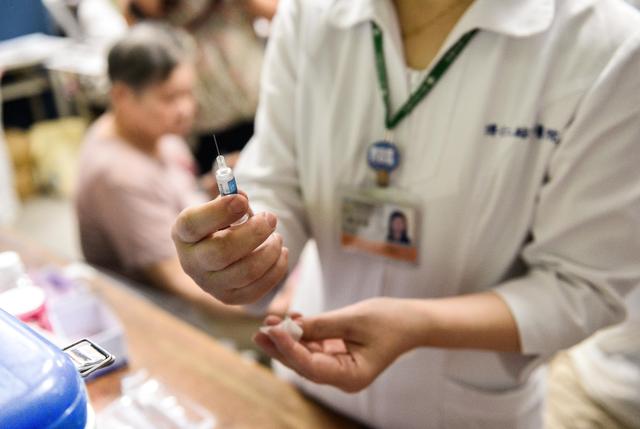                     原创            注射疫苗44小时，宝宝不幸夭亡，疫苗的注意事项家长要记牢