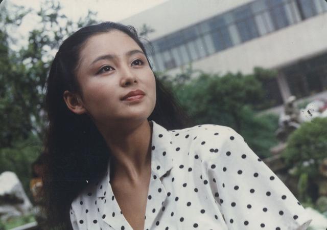 陈红早年一组剧照曝光21岁的年龄真是美得令人惊叹