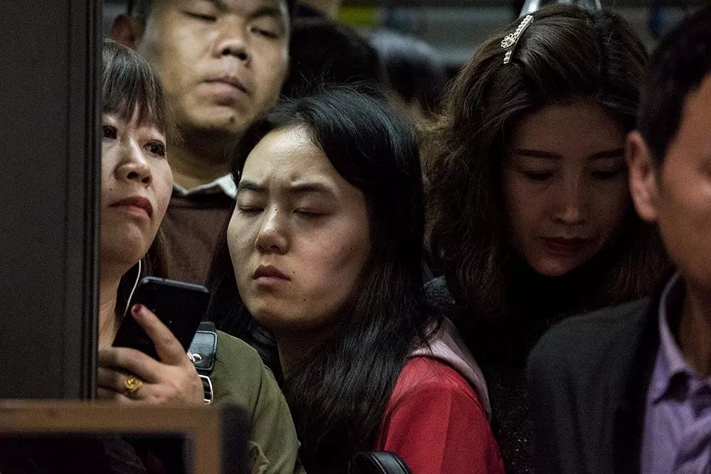 【街拍纪实】燕苍娜摄影作品赏析 ·《地铁你我他》