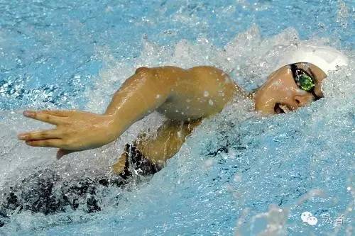 【游泳培训】.初学者自由泳为什么要学会两边