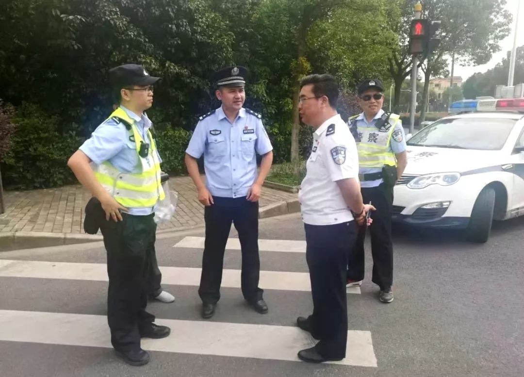 青浦公安对行人,非机动车交通违法大整治!