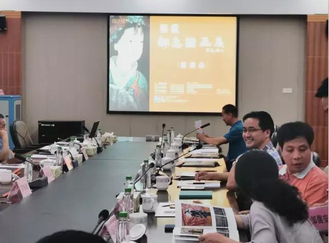 《非遗之美》总策划姚泽民先生(左一),古元美术馆副馆长陈兆鹏先生(右