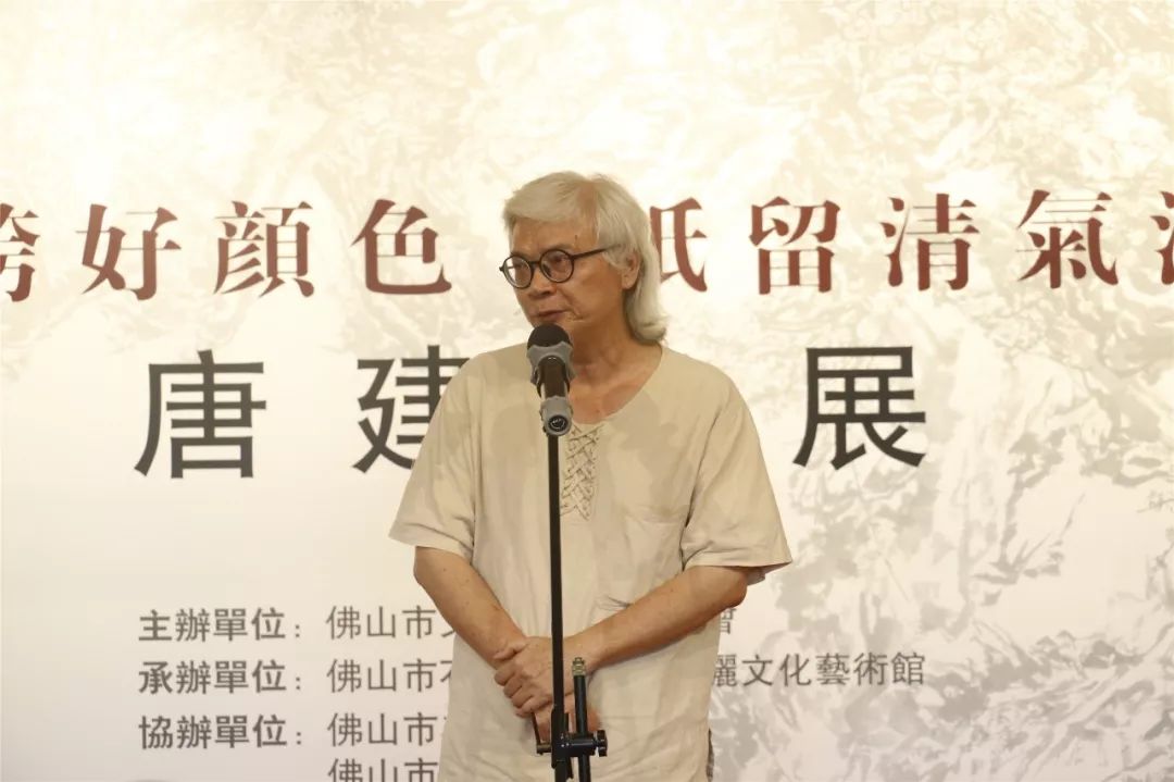深圳大学艺术学院教授,文人画研究所所长 郭西元表示,唐建的画作运用