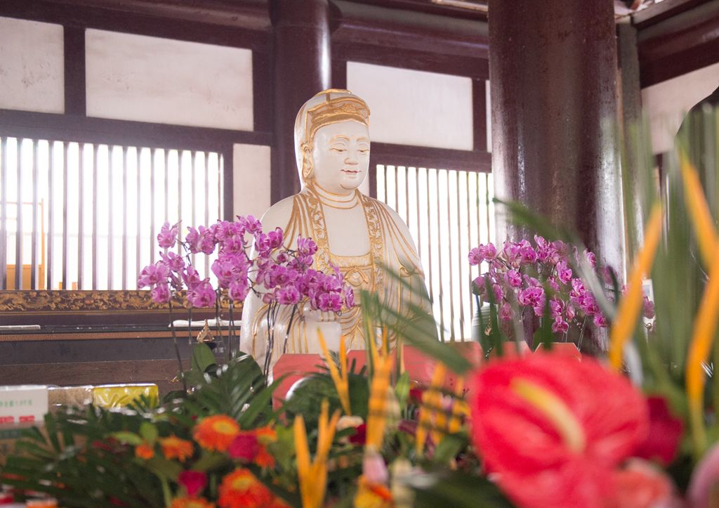 恭逢观音菩萨成道日光孝寺举行上供法会