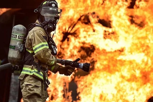 怎么当上国家消防员 2262ff26f3684a3eb3622991fce73e82.jpeg