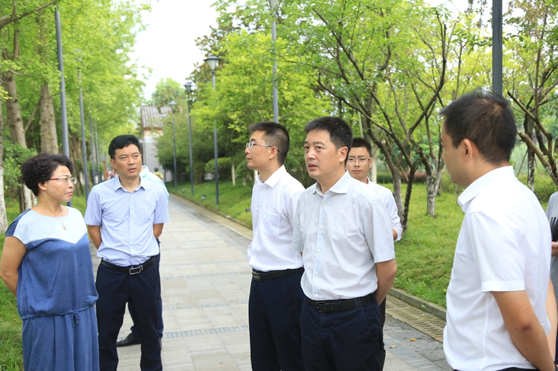 (来源:达州市开江县人民政府) 周建平一行先后来到中心城区棚户区