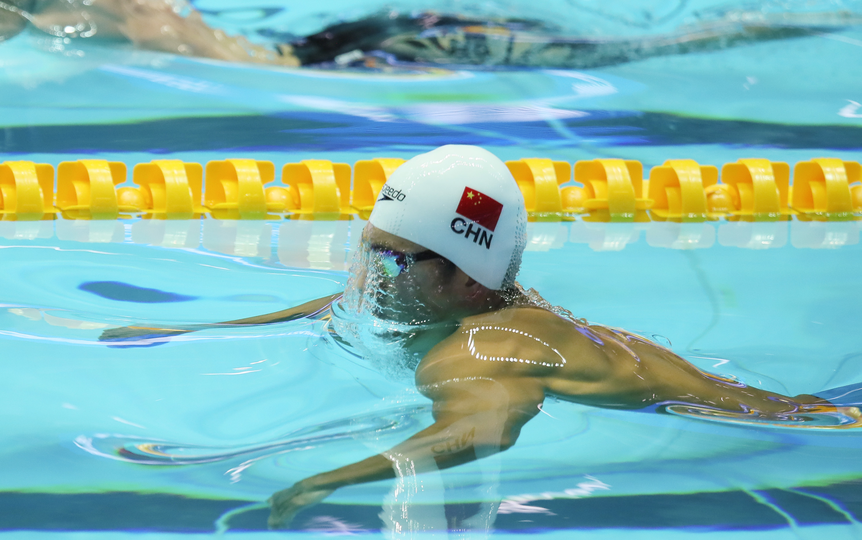 游泳——全国游泳冠军赛：闫子贝获男子50米蛙泳冠军_新华社
