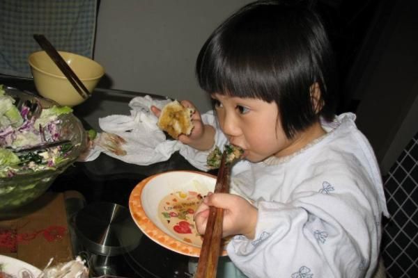                     8岁孩子诊断出肠癌！医生直言：有3种早饭，大人小孩都不能吃