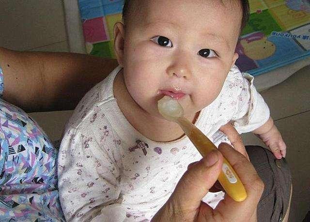                     儿科医生告诫：别踩这2个身高“雷区”，已有孩子脾虚停止发育