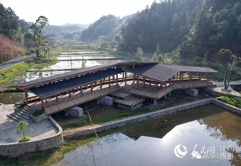 网络名人再走长征路井冈山大仓村红色旅游助脱贫致富