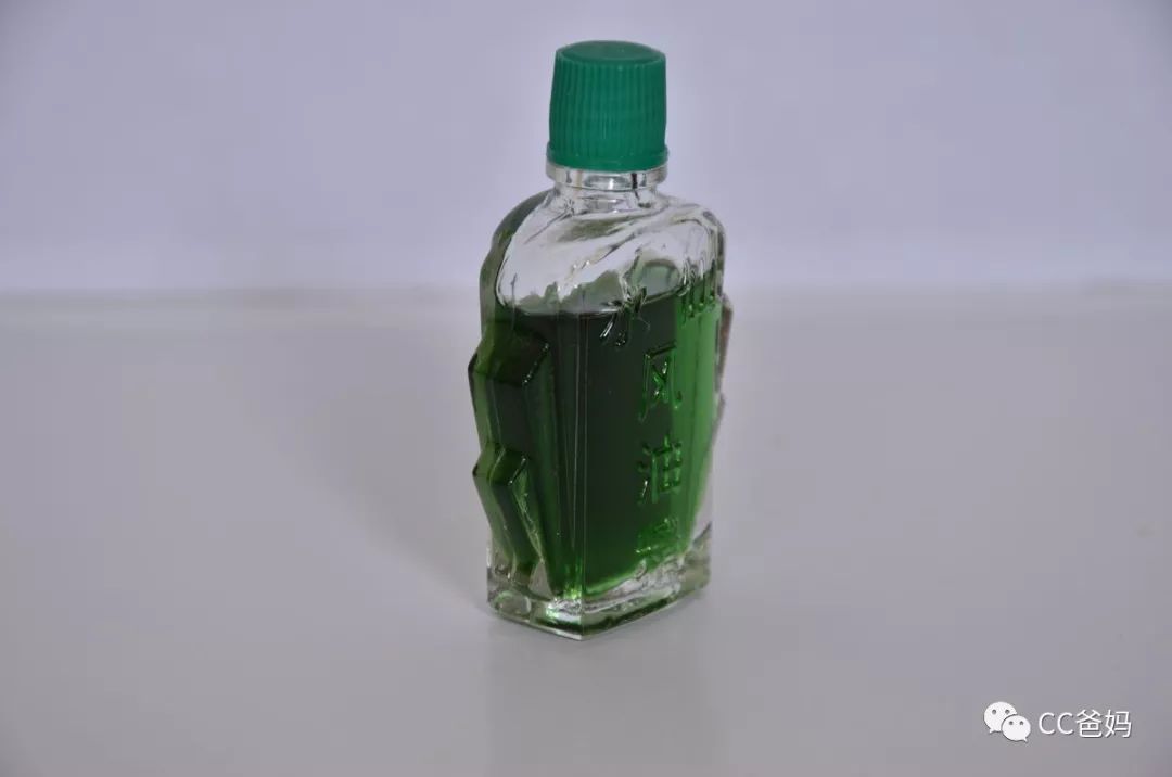                     对付蚊虫叮咬，千万别再给孩子用风油精、花露水啦！