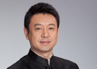 央视名嘴长相英俊, 经历5任老婆终得子, 网友: 有钱就是任性! 澳门银河棋牌