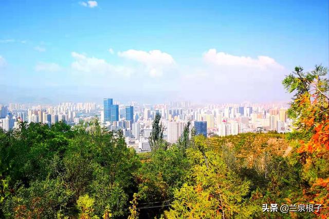 美丽的兰州北山绿郁葱葱景色宜人