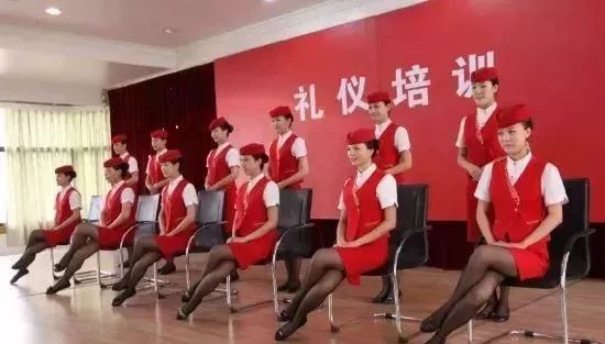 【喜讯】高铁特招!武宣初、高中毕业生必看!毕四高中第一政治必修课图片