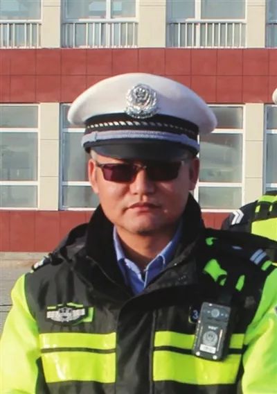 张云峰 吴忠市公安局太阳山开发区分局交警大队民警