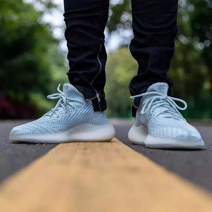 冰蓝 2.0Yeezy 350 V2 上脚来啦!
