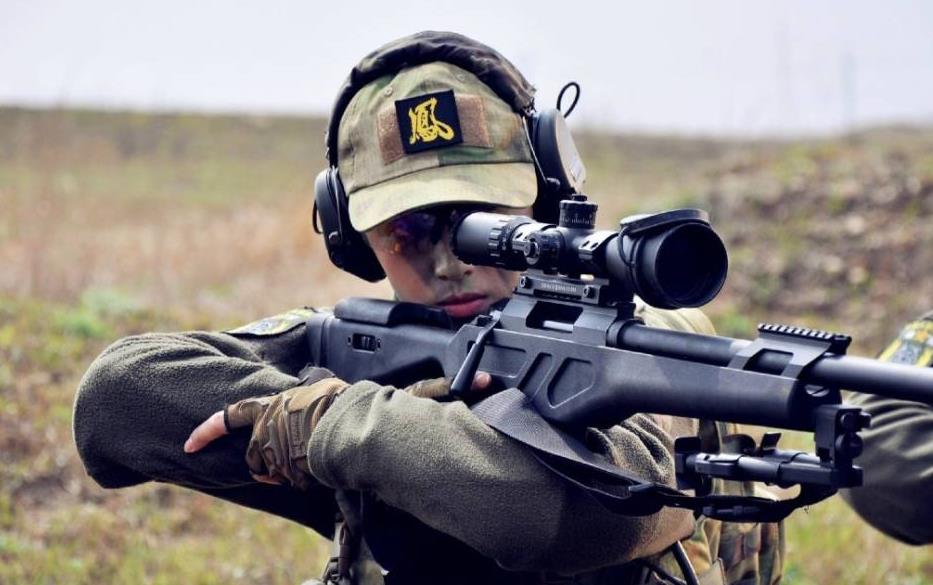 特种兵最难的训练项目,男扮女装穿丝袜,兵王:擦