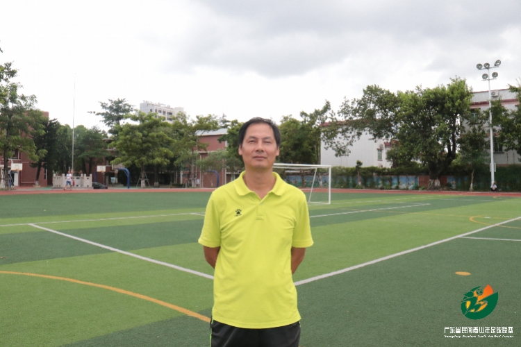 体育老师义务教球，中山平岚小学潜心发展校园足球31年
                
                 