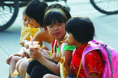                     8岁孩子诊断出肠癌！医生直言：有3种早饭，大人小孩都不能吃