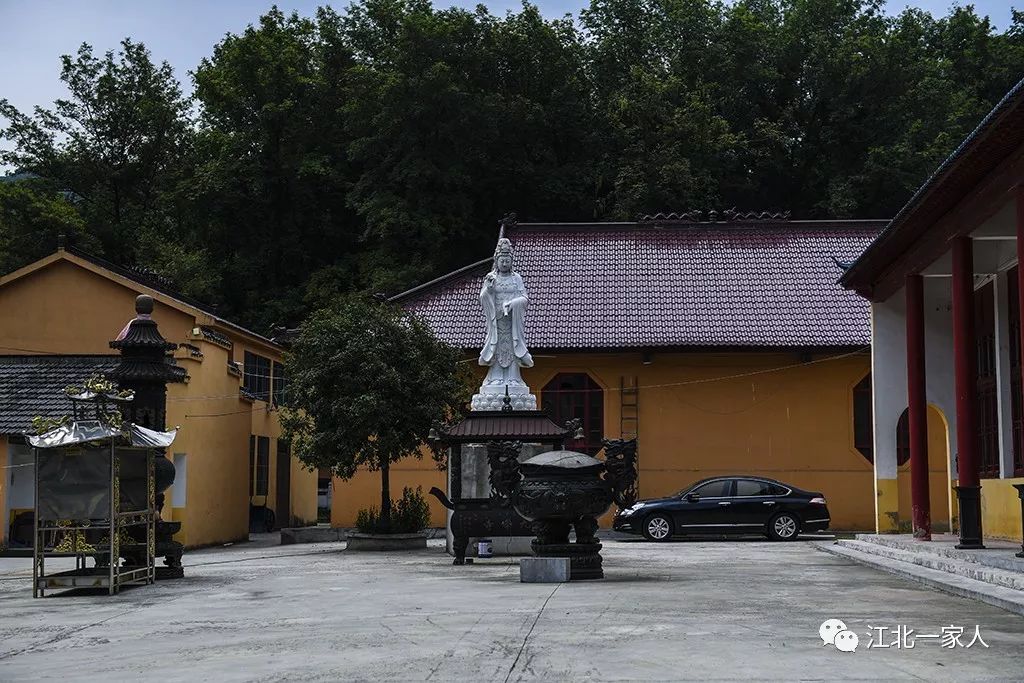 九峰寺旧名翠云庵,始建于三国东吴时期,又因明代 中定住持的缘故,一度