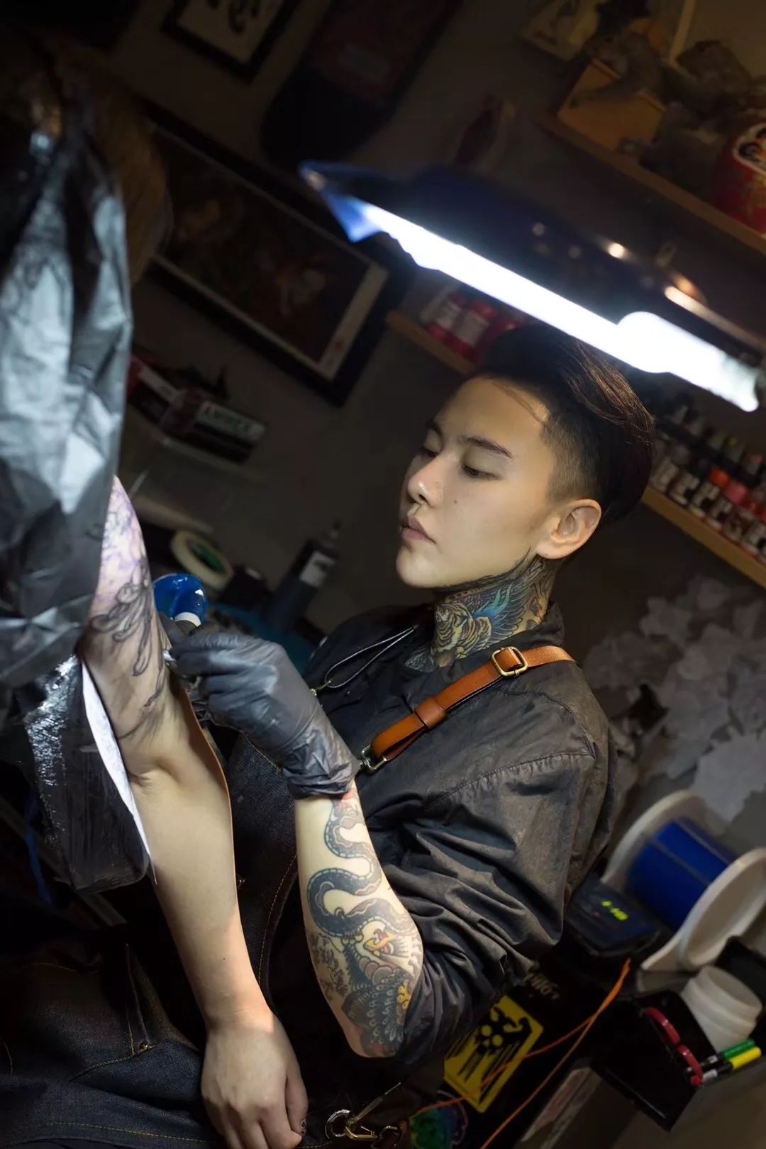 身材堪比吉娜的韩国纹身师 NINI，多少人想躺在她的针头下 - 知乎