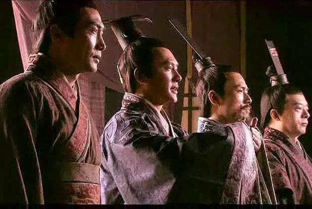 三年|每个人都知道他毛遂自荐的故事，为什么他第二年就挥剑自杀了？