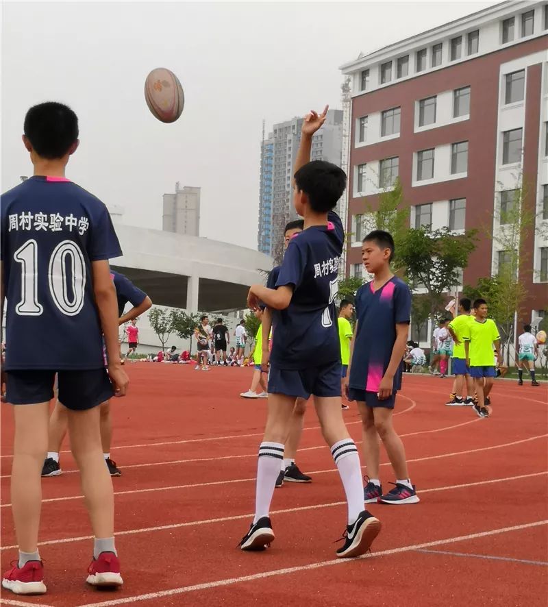 周村区实验中学初中部橄榄球队告捷