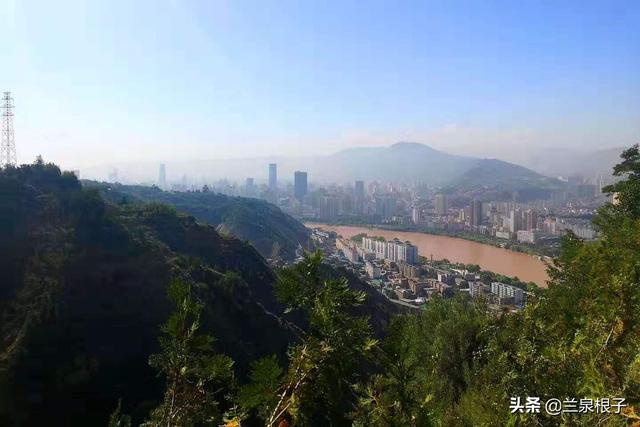 美丽的兰州北山绿郁葱葱景色宜人