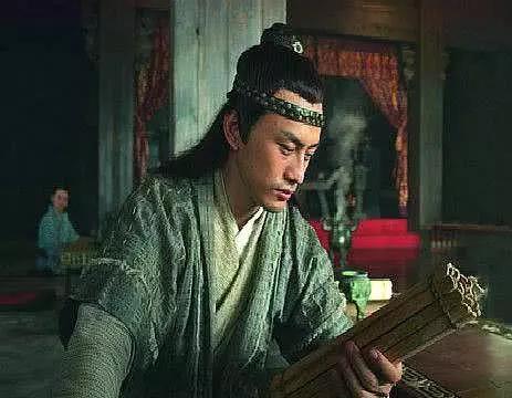 三年|每个人都知道他毛遂自荐的故事，为什么他第二年就挥剑自杀了？