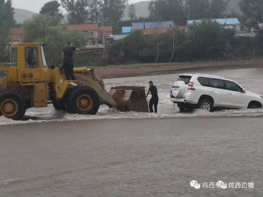危难之际显身手 快速反应排险情——市公安局特警支队成功救助5名遇险群众 申搏官网会员入口