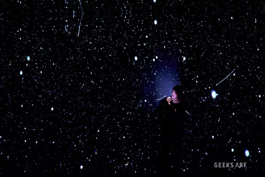 伸手摘星辰图片 e26819ff44cf4f2eaf376ebc86a62e16.jpeg