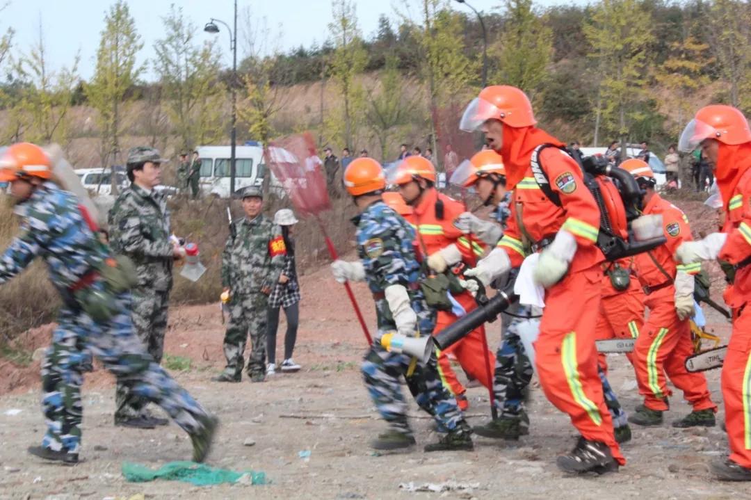 三十余载无悔守护 巡特警森林消防突击队