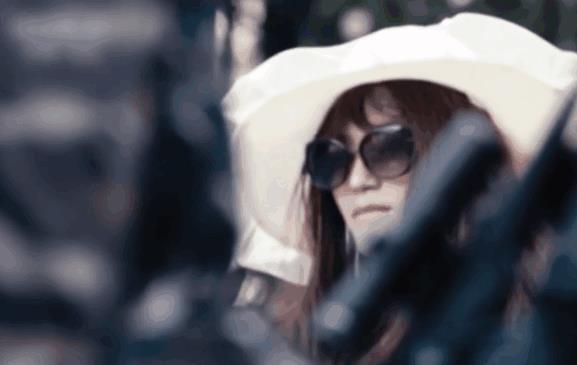 特种兵最难的训练项目,男扮女装穿丝袜,兵王:擦