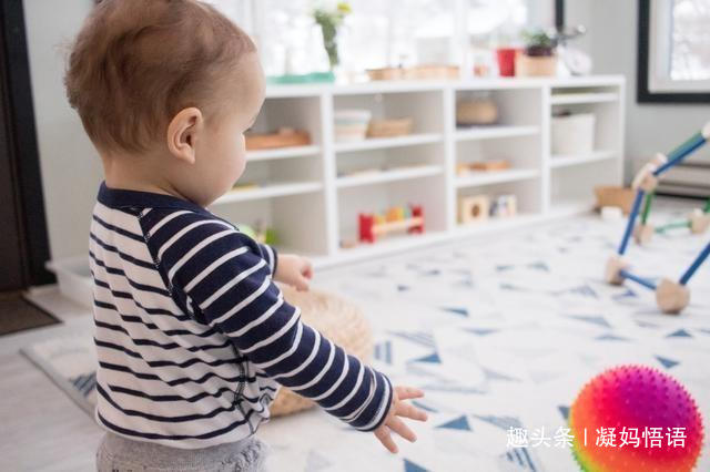 几个月的婴儿可以用手掰着脚 ecb818c9985441288c45bf7d60776fa0.jpeg