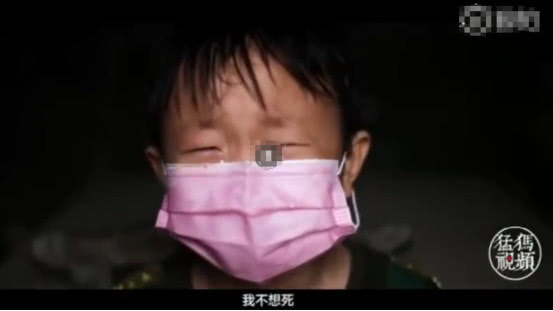                     9岁男童白血病复发， 63岁爷爷每日下河捞鱼，还欠30万外债