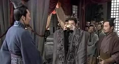 三年|每个人都知道他毛遂自荐的故事，为什么他第二年就挥剑自杀了？