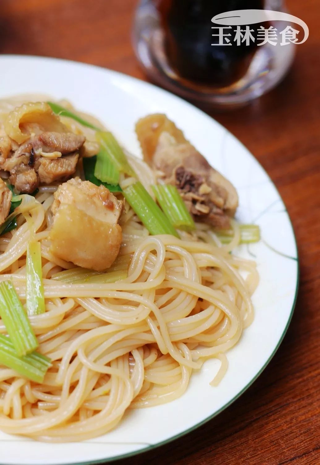 鸡肉米粉作为玉林宴请酒席上的一道菜玉林侬对它可以说是情有独钟这次