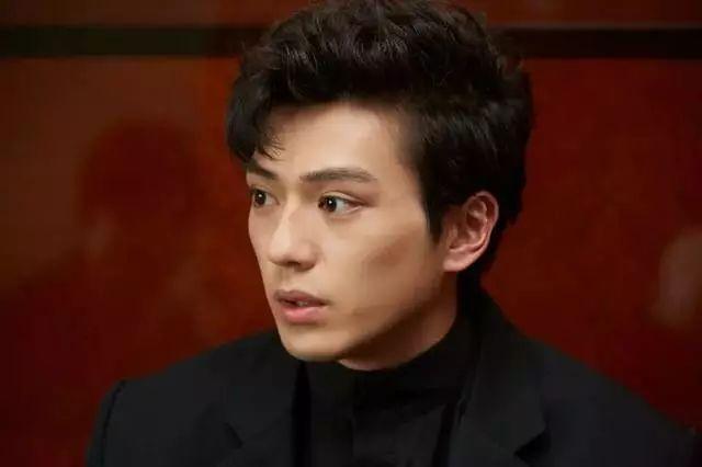 雄霸扮演者原来是日本人,儿子是典型日本花美