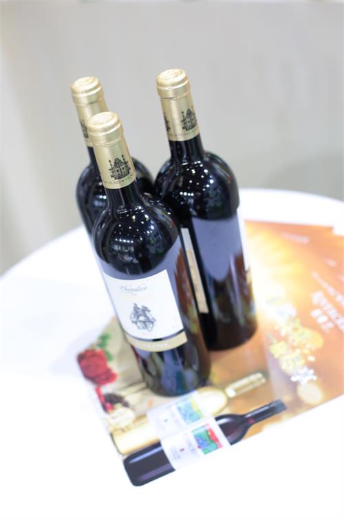 东锦多渠道发力葡萄酒市场 萨科森品牌故事源