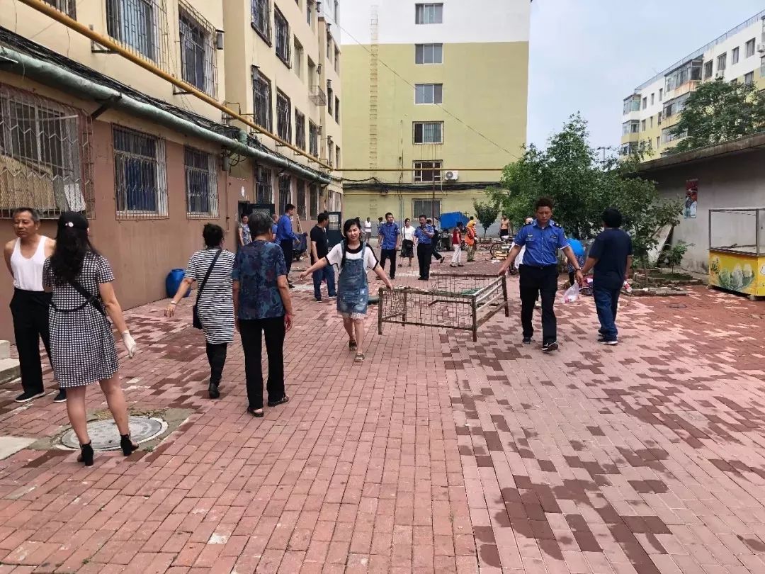 文明社区 | 坤隆社区大力开展集中整治“脏乱差” 10bet娱乐在线