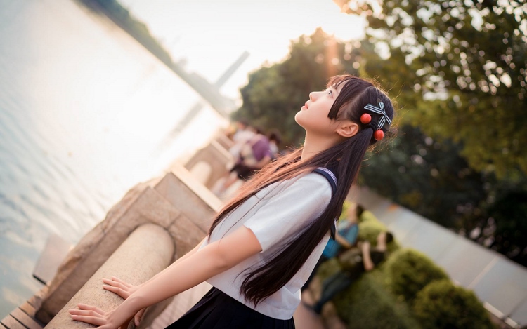 性感美女时尚写真，双马尾娇小萝莉，清纯可爱稚气未泯校园街拍!