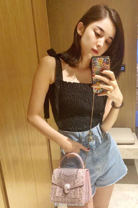 怎么样才能瘦出锁骨 0ade6ec2578e468187d7a58685352a27.jpeg