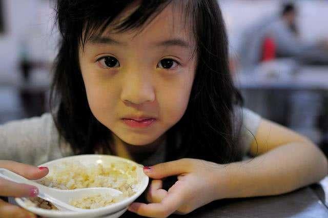                     宝宝缺钙、缺铁、缺锌吗？医生：教你用一分钟自检法去辨别
