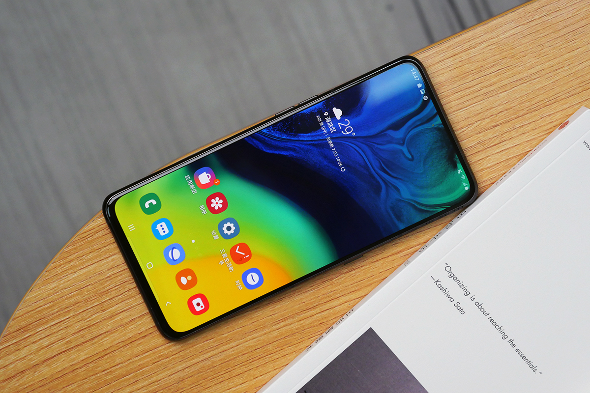 高屏占比创新翻转镜头设计 三星Galaxy A80图