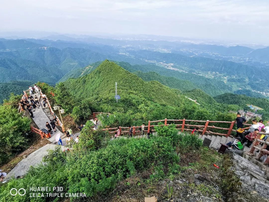 遵义金鼎山庙会十二时辰:人从众