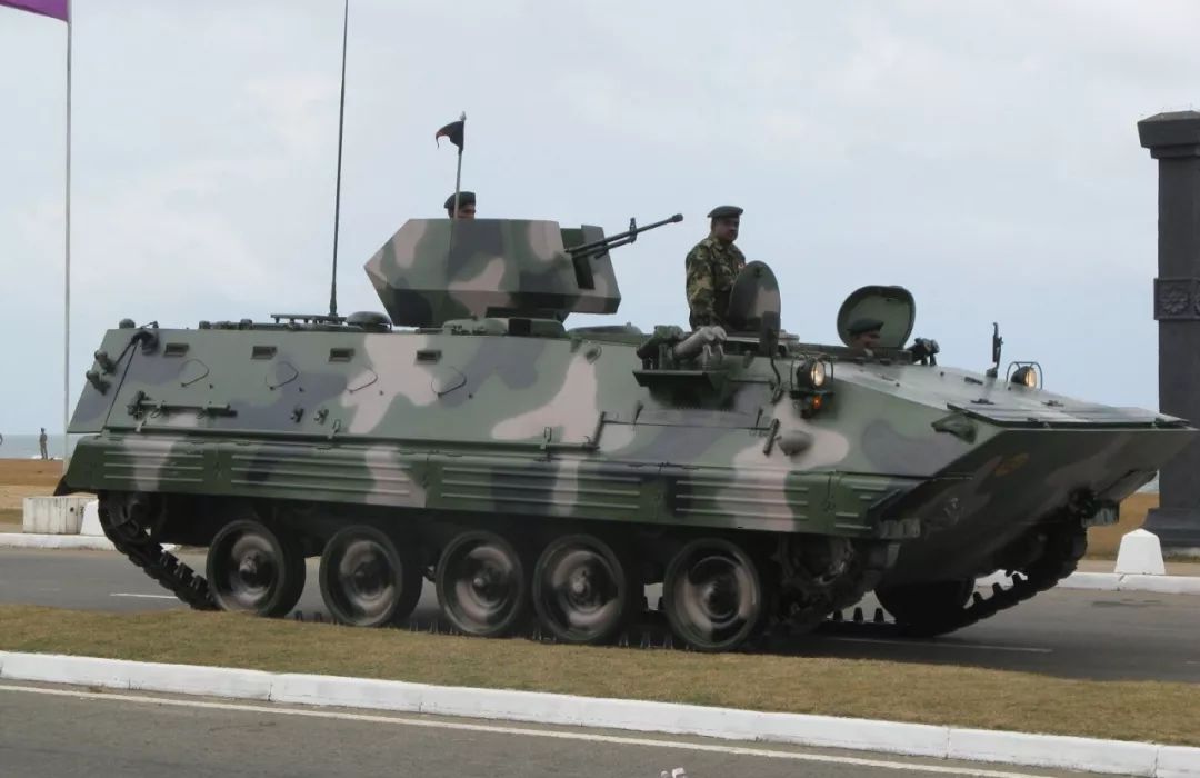 它是由85式装甲输送车进一步发展而成,传动装置的性能得到了提高,"